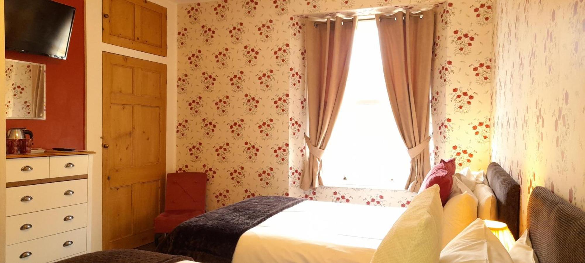 Bed and Breakfast Saffron House Комб-Мартін Екстер'єр фото